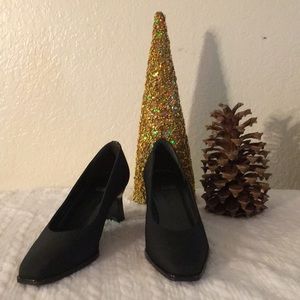 ✨Stuart Weitzman black heels!✨